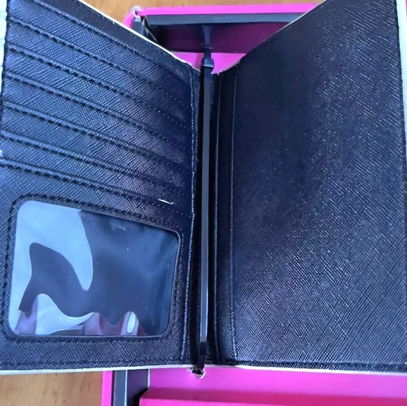 Trina Turk Gold Passport Case and Star Luggage Tag - Picture 3 of 4